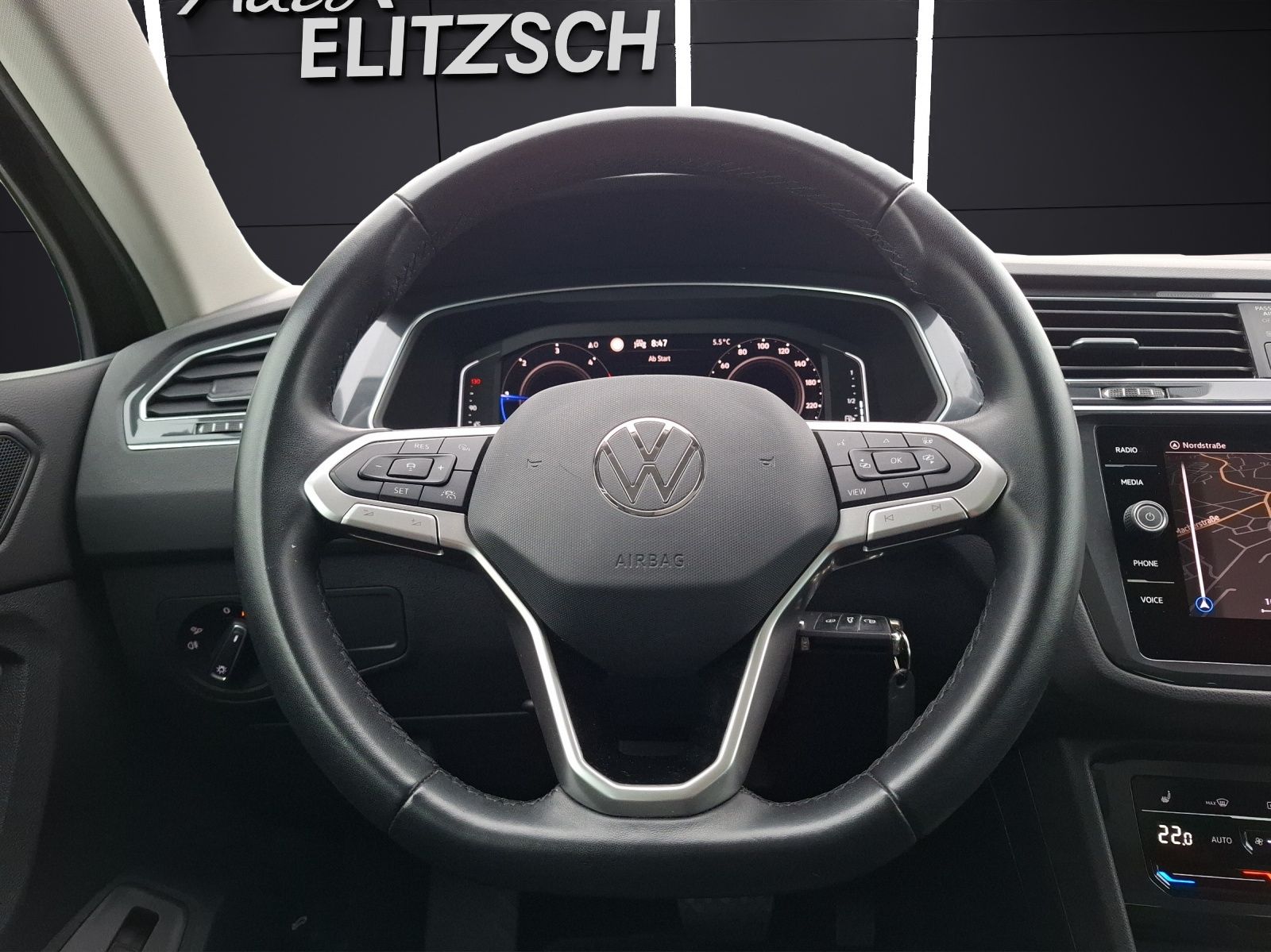Fahrzeugabbildung Volkswagen Tiguan TDI Elegance DSG Matrix Navi AID Pano ACC