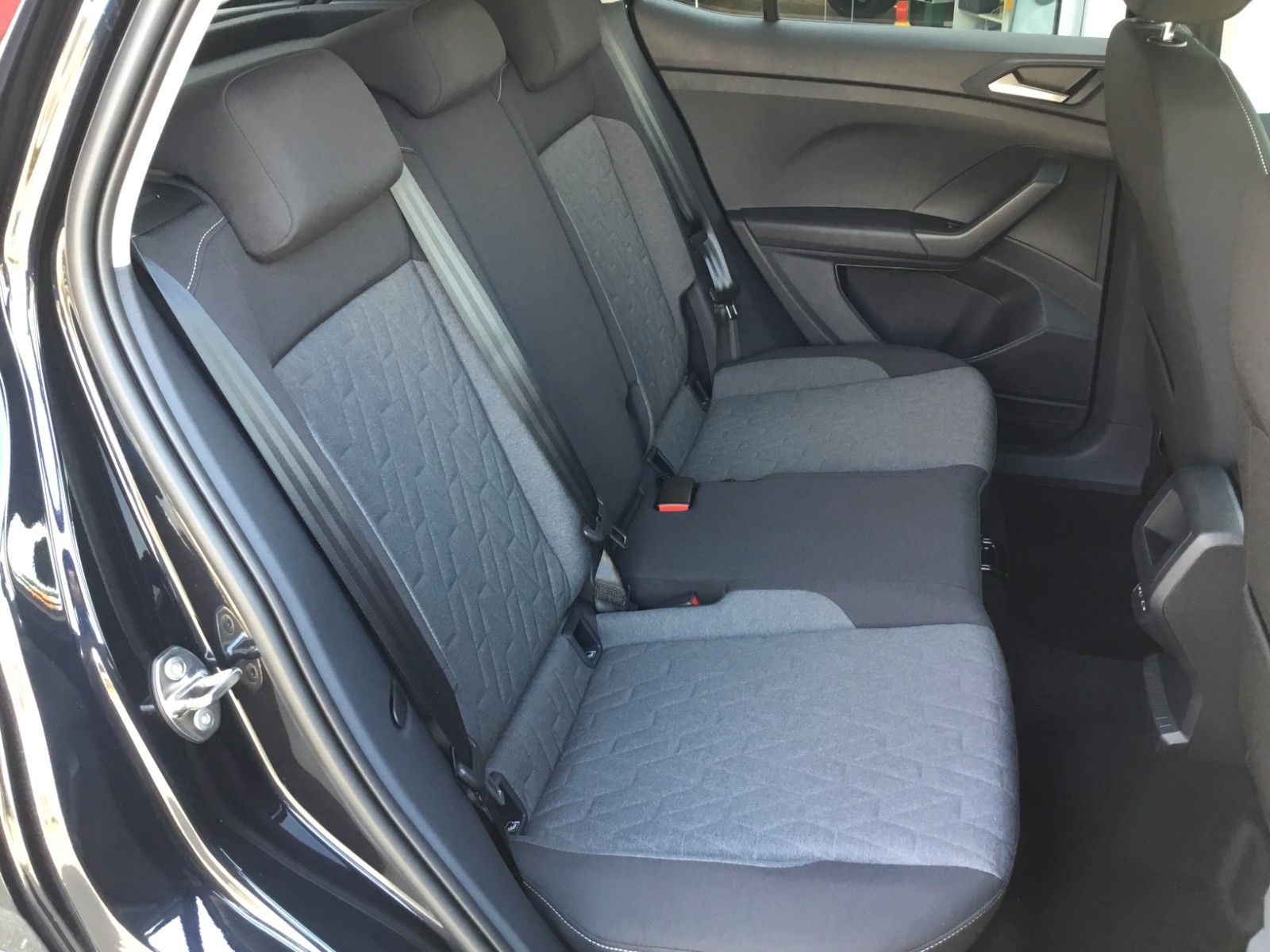 Fahrzeugabbildung Volkswagen T-Cross 1.0 TSI DSG Life+AHK+ACC+17"+Kamera