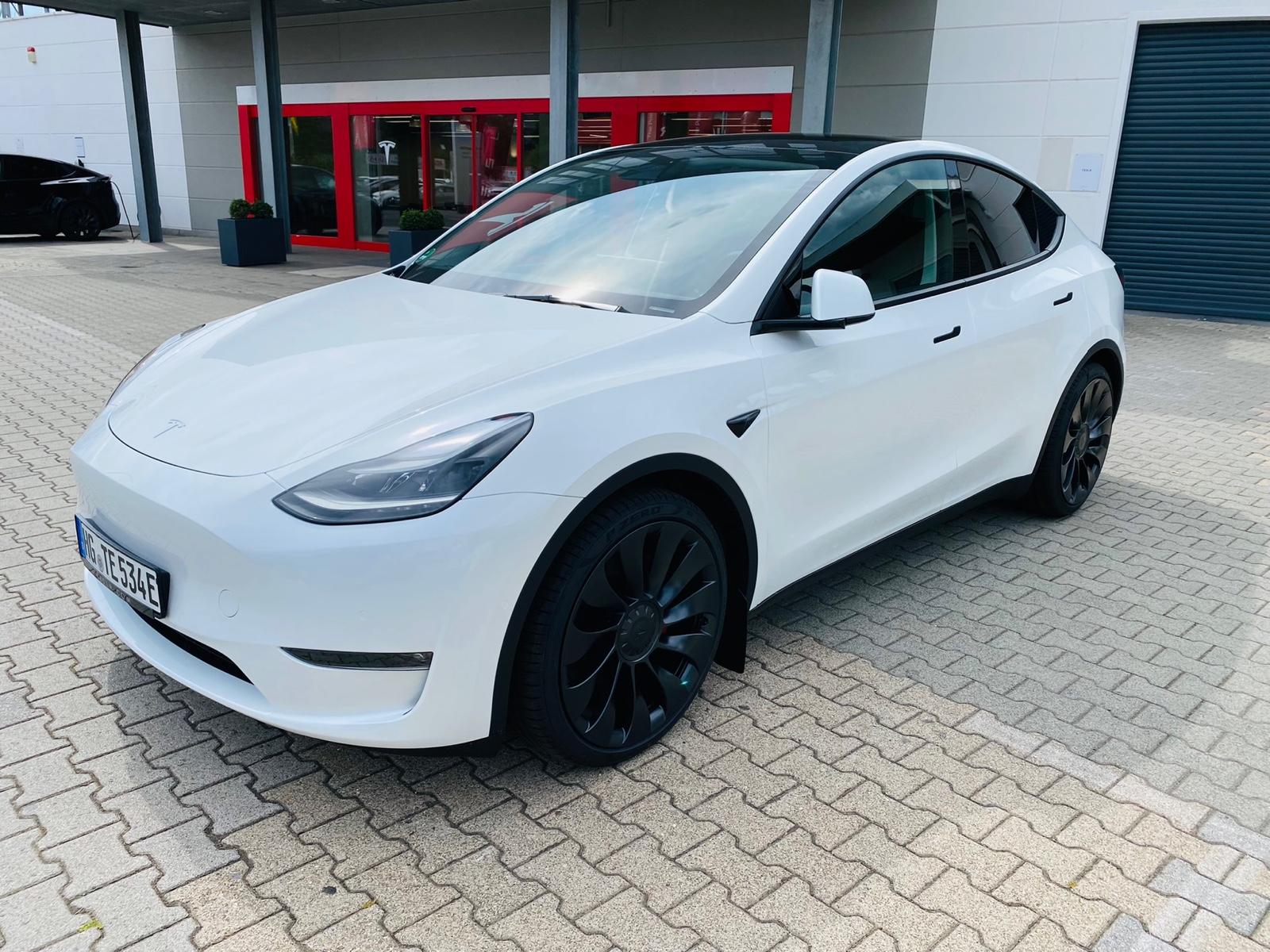 Tesla Model Y Performance DMotor,PDC,AHK+FSD -MIETEN !
