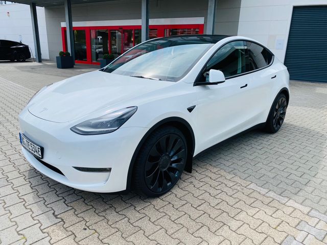 Tesla Model Y Performance DualMotor PDC+AHK – MIETEN !