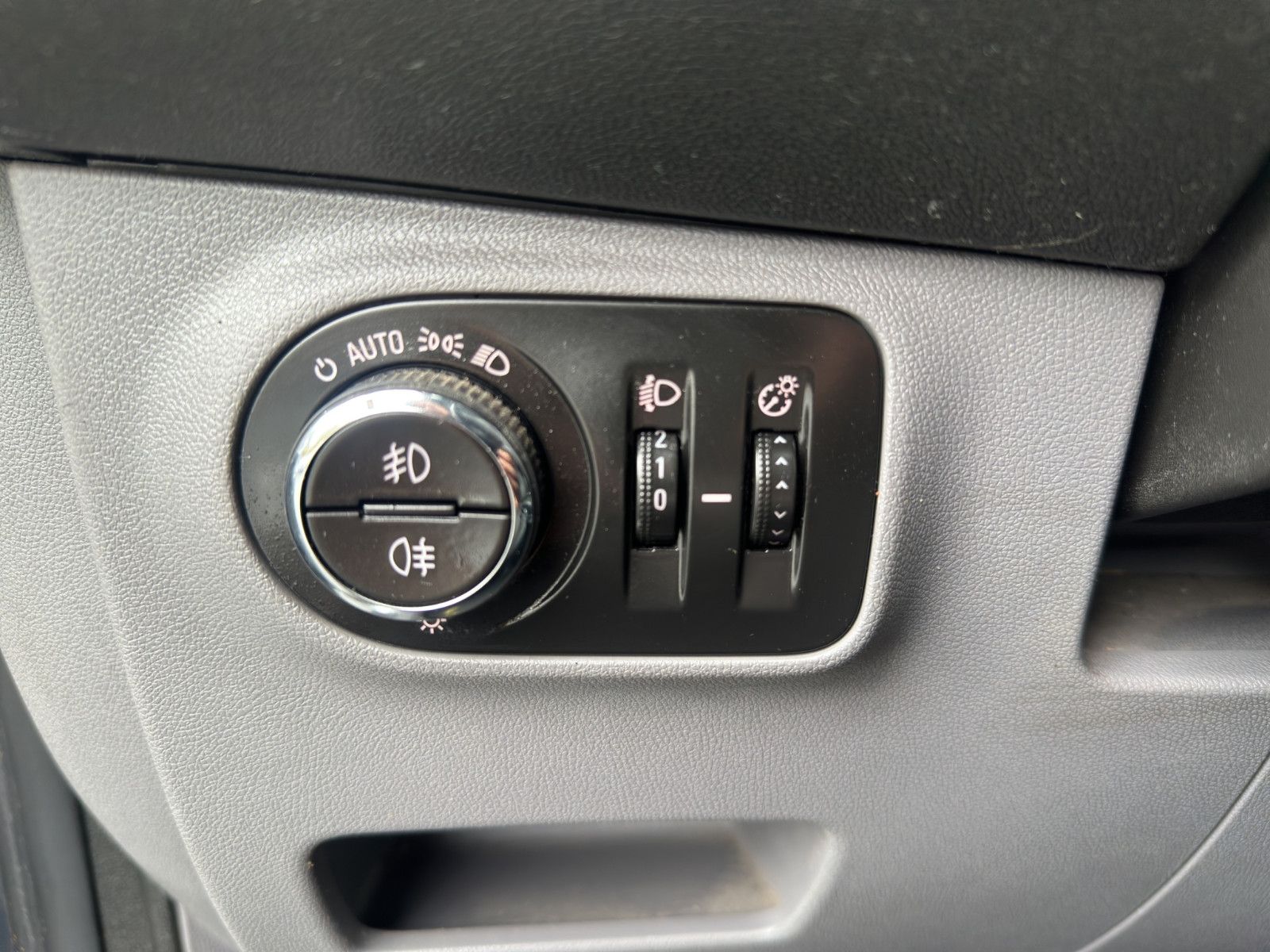 Fahrzeugabbildung Opel Corsa E Innovation ecoFlex TEMPOMAT SHZ LHZ