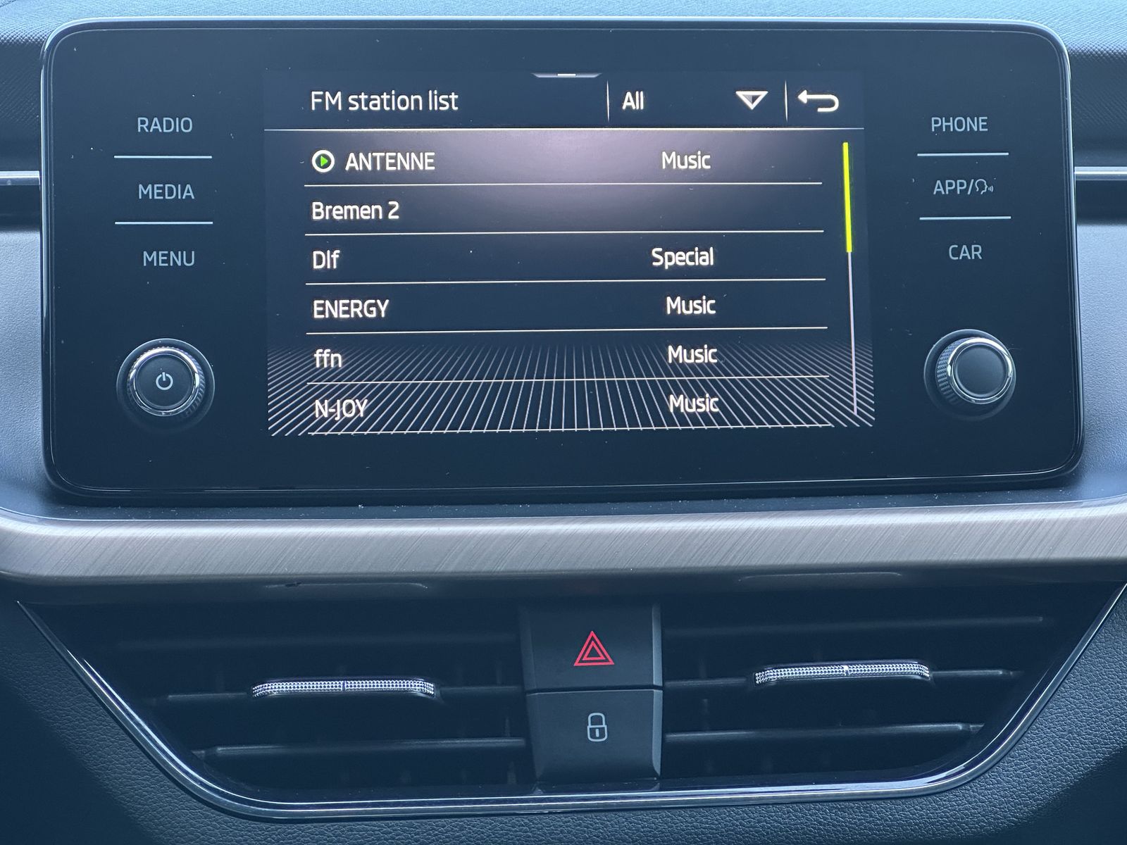 Fahrzeugabbildung SKODA Scala 1.5 TSI DSG Style LED+ACC+KAMERA+SHZ+CARPL