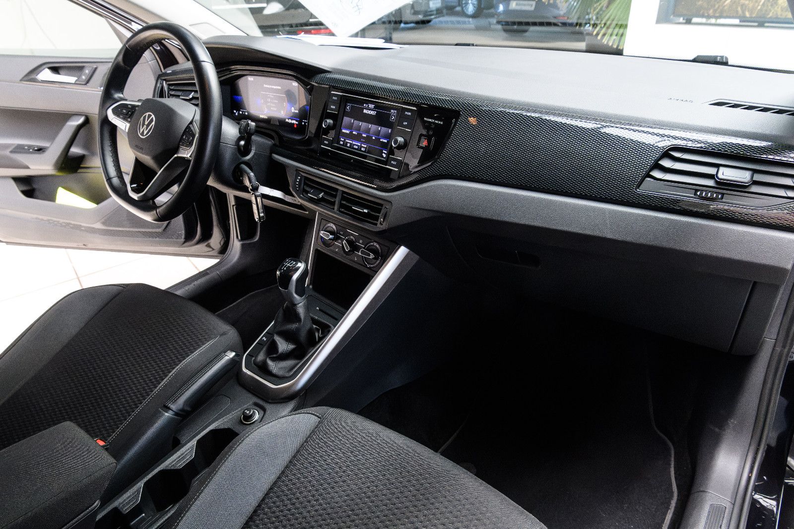 Fahrzeugabbildung Volkswagen Polo VI Life +Sitzheizung  +Allwetter