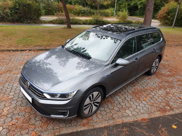 Volkswagen Passat Variant 1.4 TSI  GTE "PANORAMA/KAMERA/LED