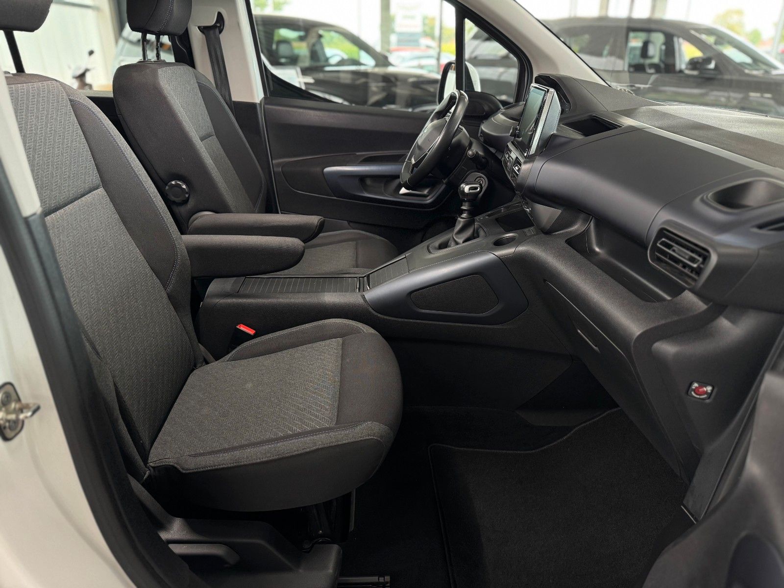 Fahrzeugabbildung Peugeot Rifter 1.5 HDI Allure AHK Klima Drive-Assist-Pak