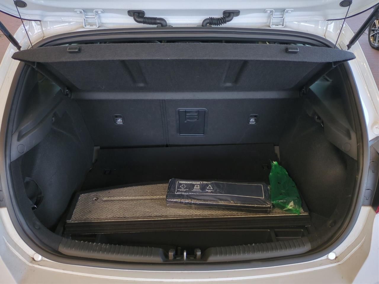 Fahrzeugabbildung Hyundai i30 1.5 T-GDI ADVANTAGE LED*SHZ*LHZ*NAVI*2Z-KLI*