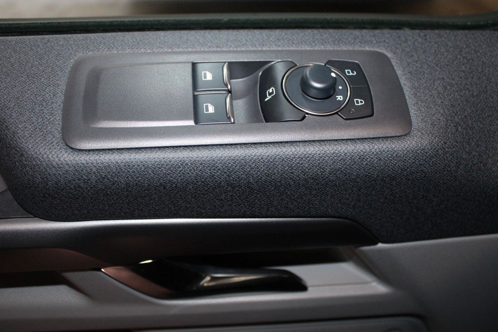 Fahrzeugabbildung Bürstner Ford COPA Attractive L1 Titanium MARKISE