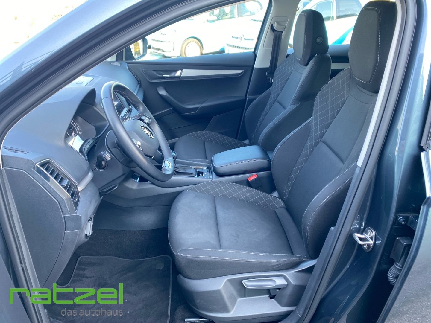Fahrzeugabbildung SKODA Karoq 1.5 TSI Ambition LED DAB SHZ Spurwechselas