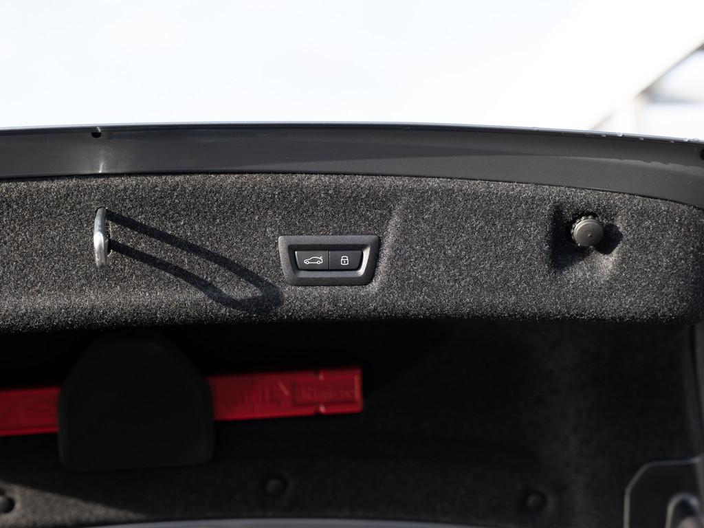 BMW 318i M-Sport FACEL. LED NAVI KAMERA SHZ PDC