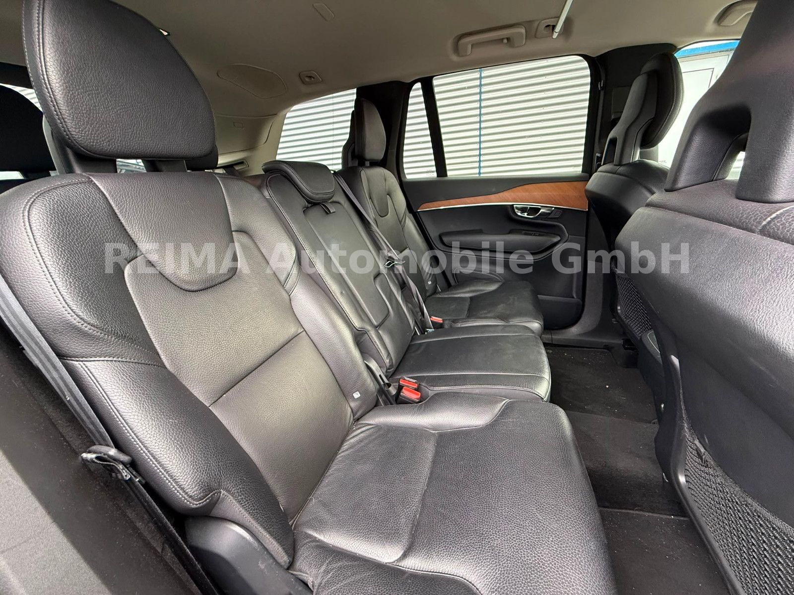 Fahrzeugabbildung Volvo XC 90 2,0 D Momentum AWD, 7 Sitzer, ACC