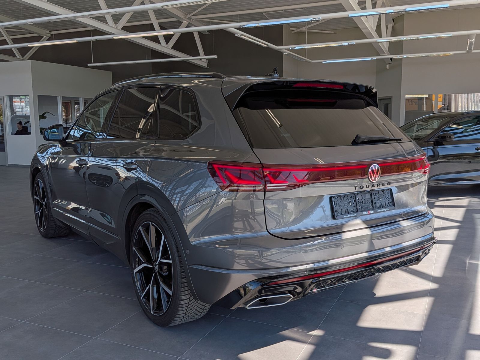 Fahrzeugabbildung Volkswagen Touareg 3.0TDI 4M R-Line VOLL Black 22" UPE 114T