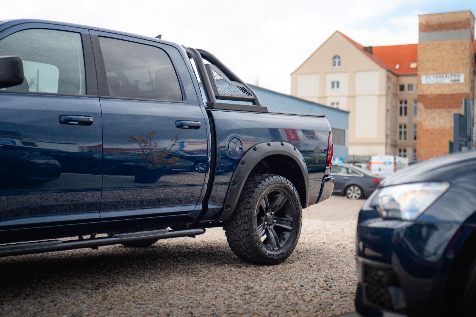 Fahrzeugabbildung Dodge RAM 5.7 V8 HEMI 4x4 OFFROAD Night Edition *19%*