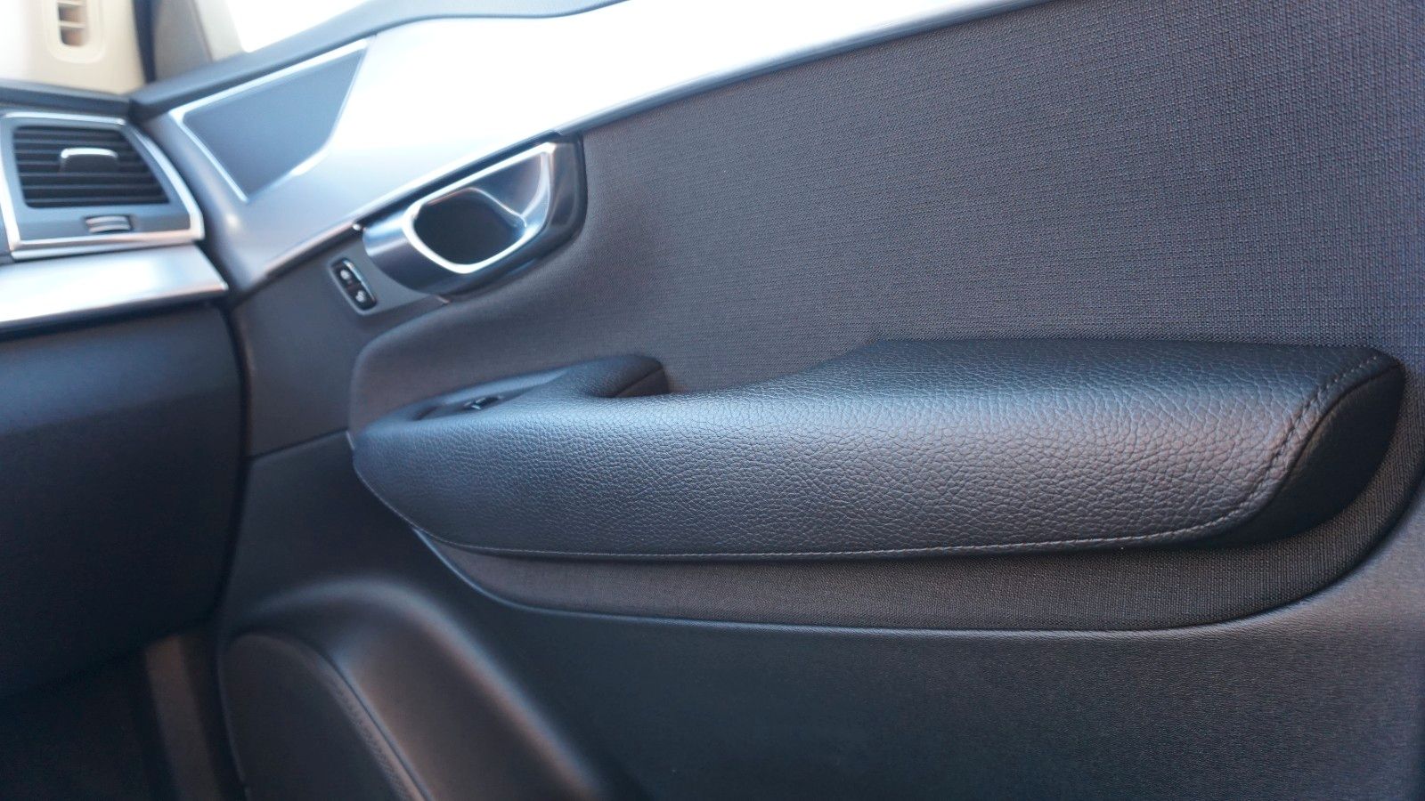 Fahrzeugabbildung Volvo XC90 Momentum AWD, Kamera, Navi, LED