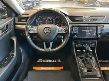 Skoda Superb Combi Style 4x4 *SZHZ*PDC*AHK*NAVI*KLIMA*