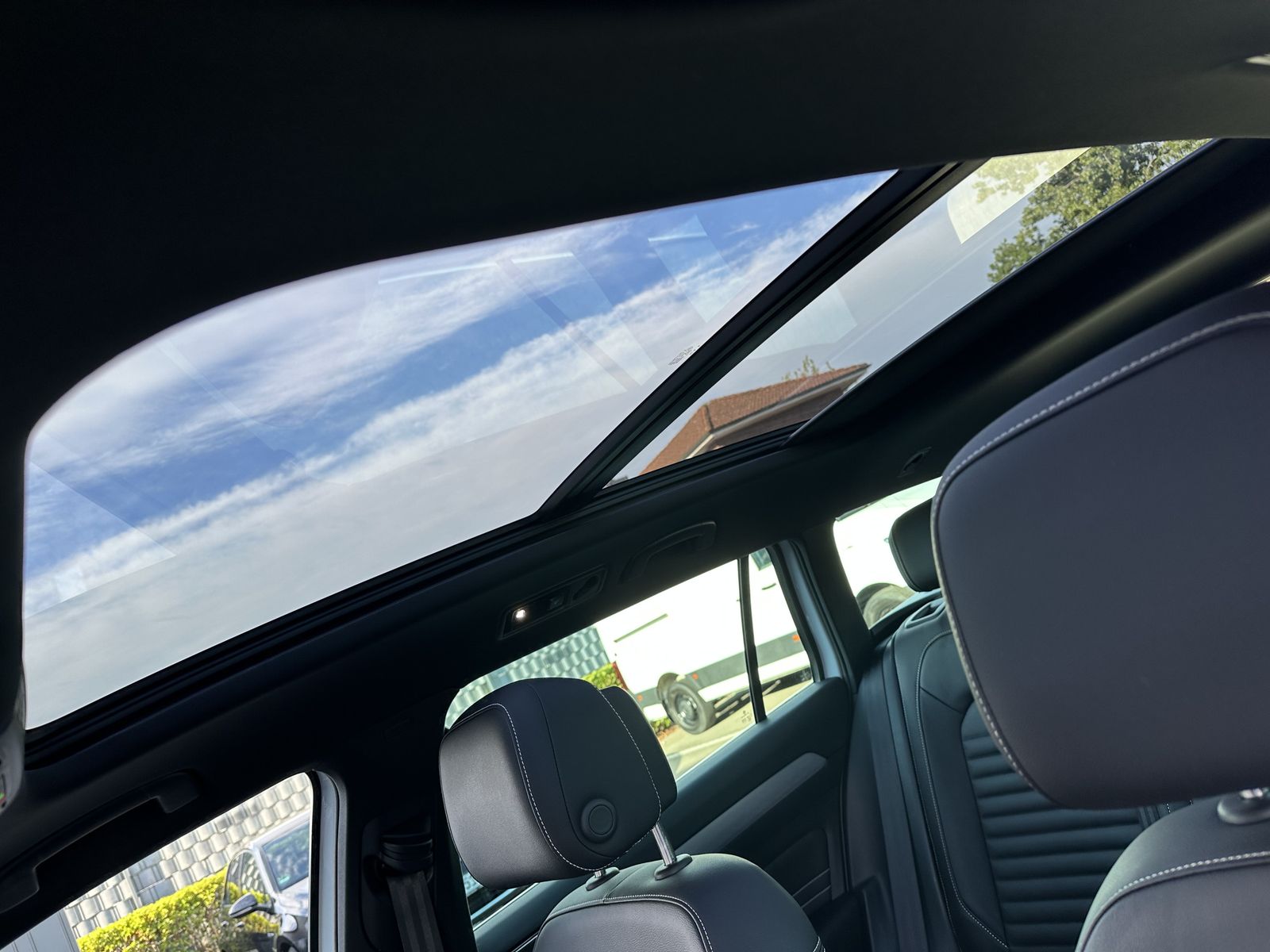 Fahrzeugabbildung Volkswagen Passat Variant Business NAV+LED+PANO+AHK+17ZO+PP