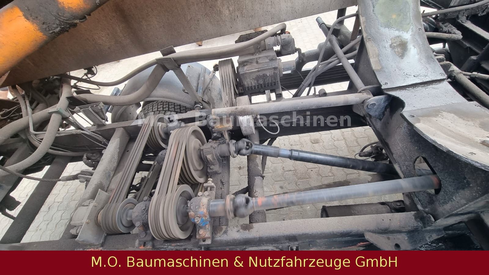 Fahrzeugabbildung MAN 8.153 / Saug u. Druckwagen / 4x2/