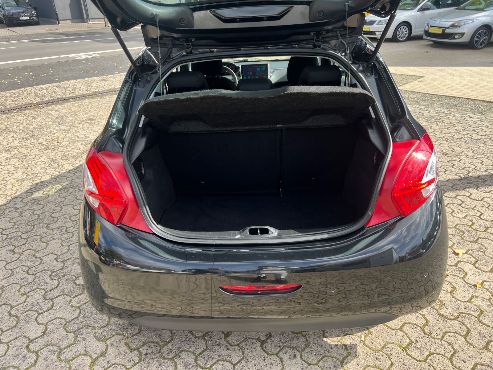 Fahrzeugabbildung Peugeot 208 Active *TÜV NEU