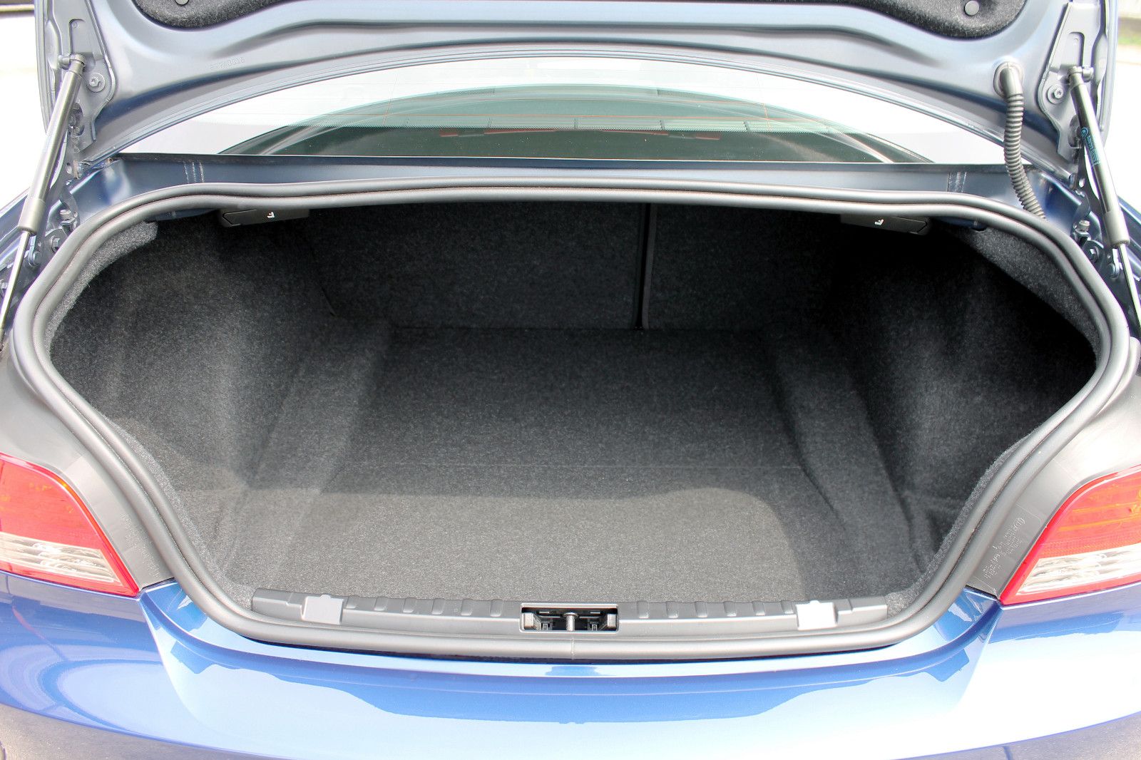 Fahrzeugabbildung BMW 125i Coupé E82 M-Sport PDC SHZ XENON eGSD 2Zonen