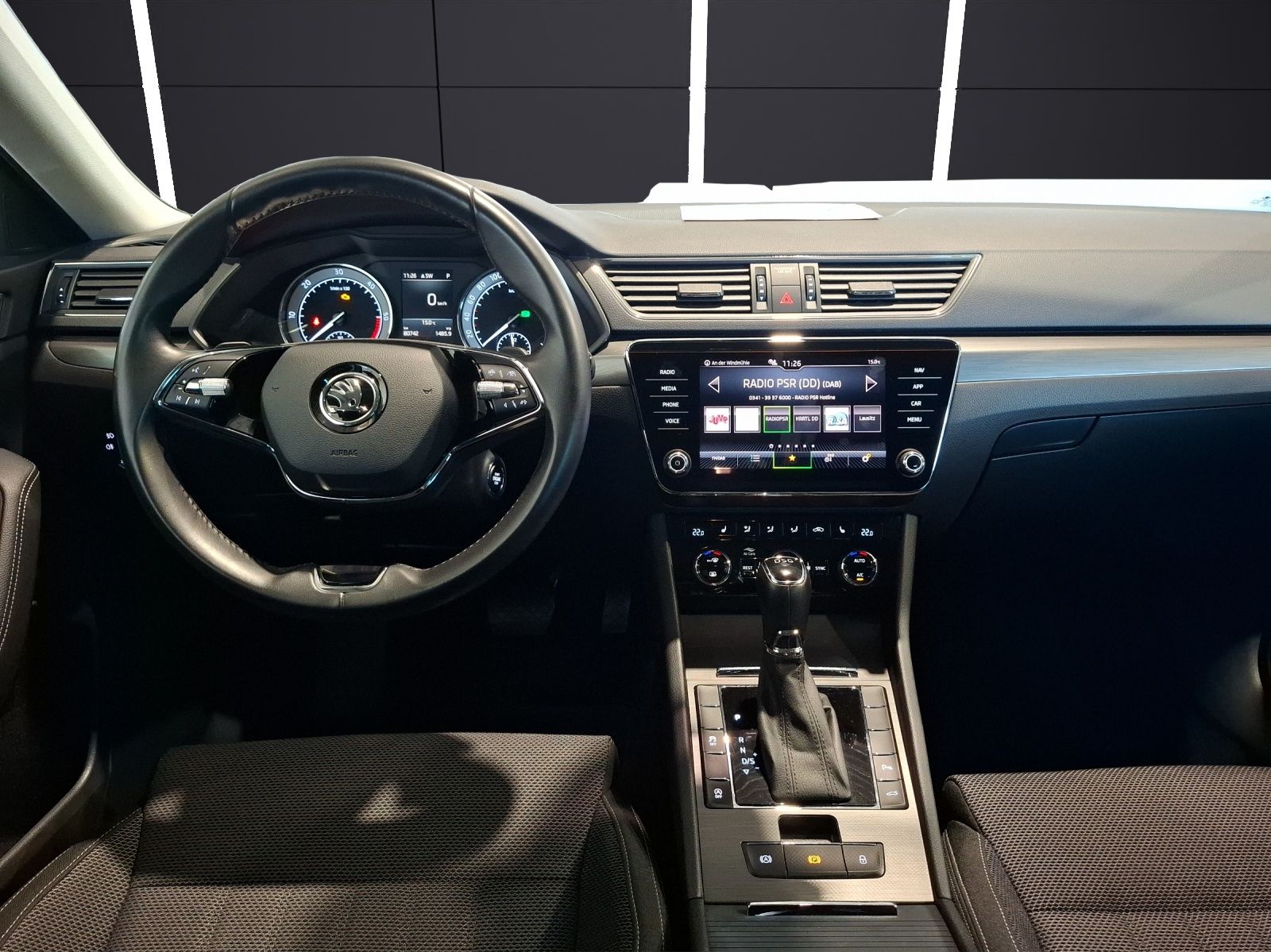 Fahrzeugabbildung SKODA Superb Combi TDI Style DSG Matrix Navi PDC SH LM