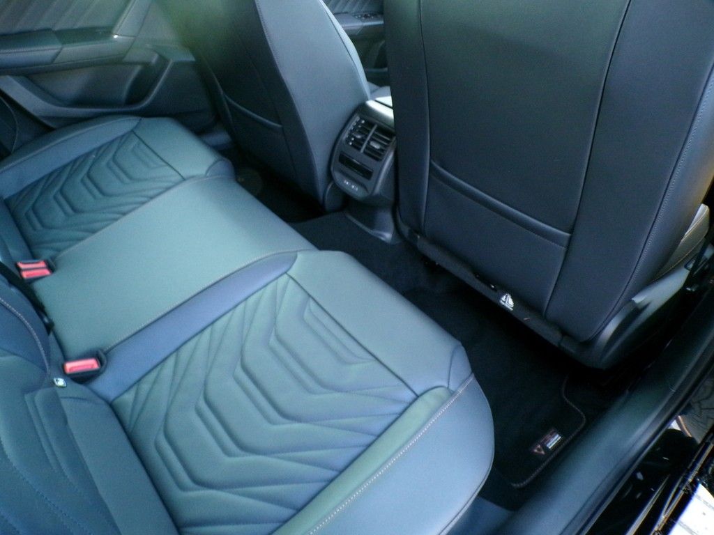 Fahrzeugabbildung CUPRA Leon Sportstourer 2.0 TSI 4Drive DSG