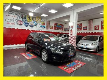 Volkswagen Golf - 1