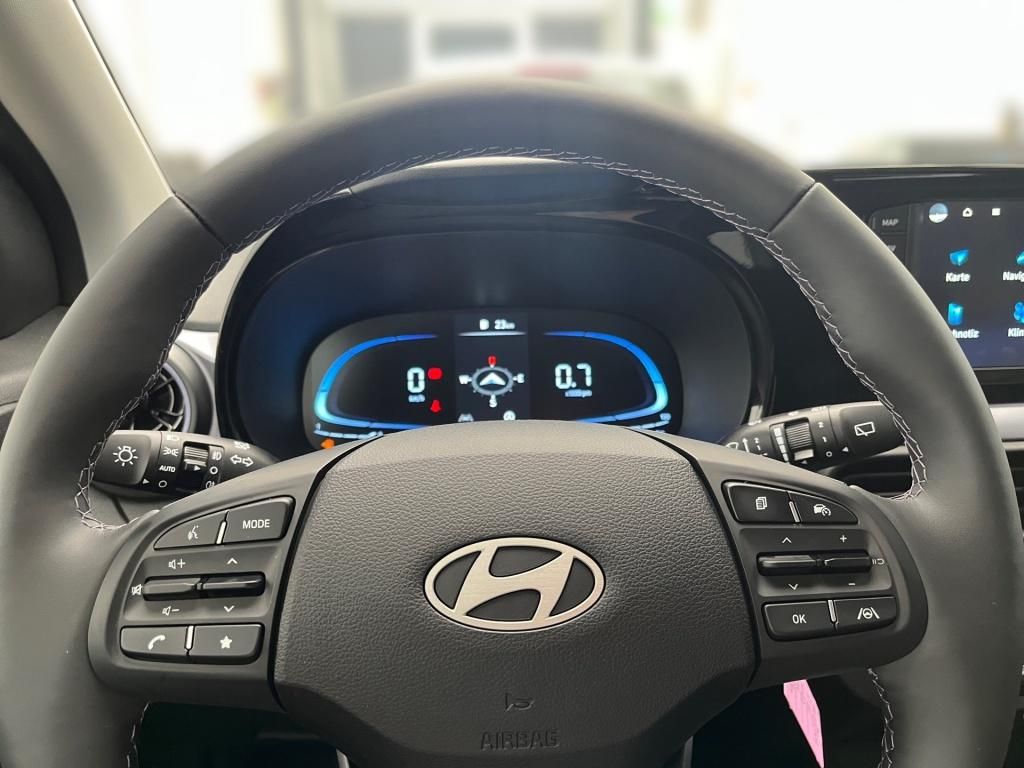 Fahrzeugabbildung Hyundai i10 1.2 Benzin M/T Prime KlimaA Navi SpurH PDC