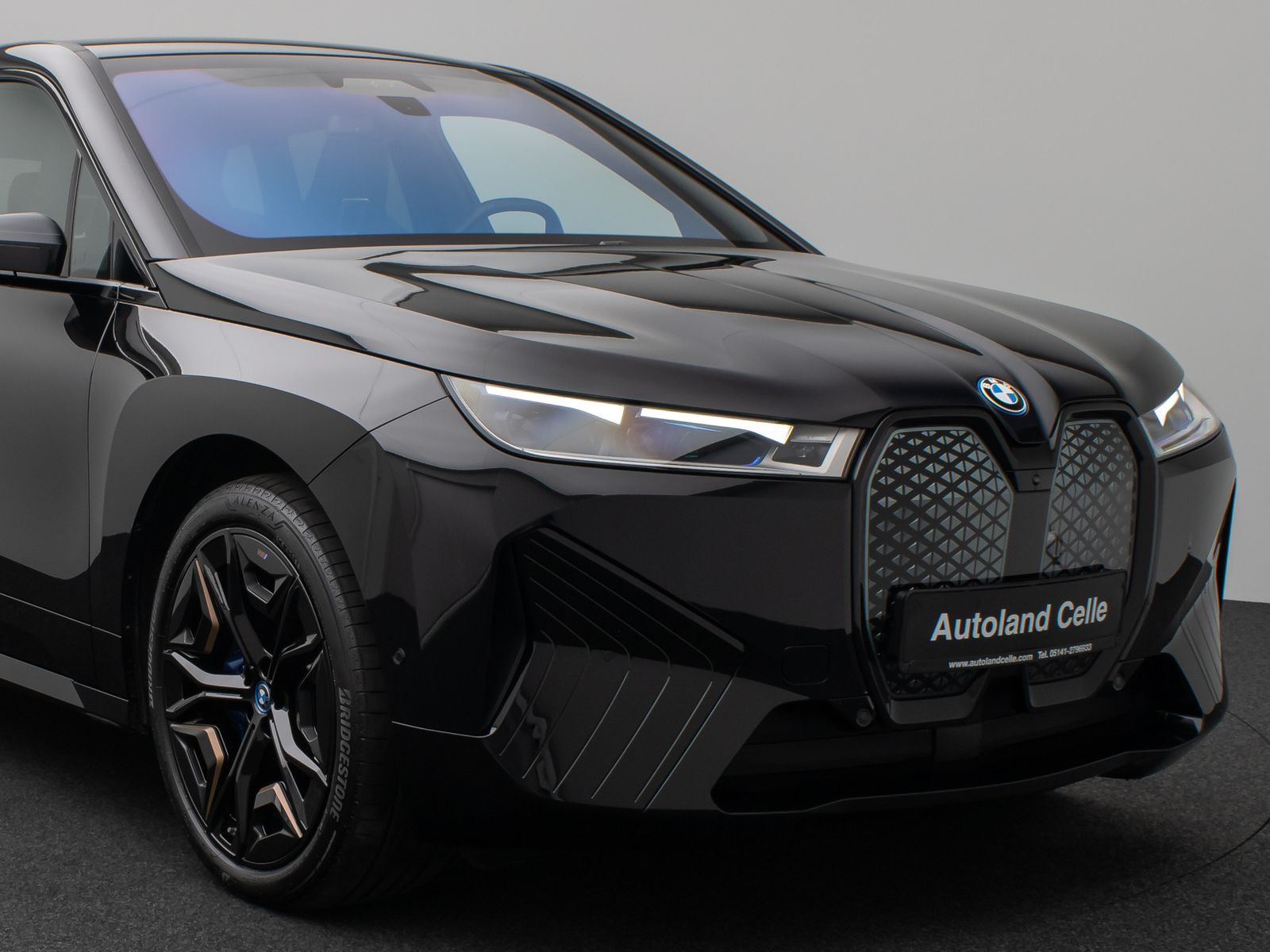 Fahrzeugabbildung BMW iX M60 360°Laser B&W DAB SoftCL ACC AHK 22Zoll