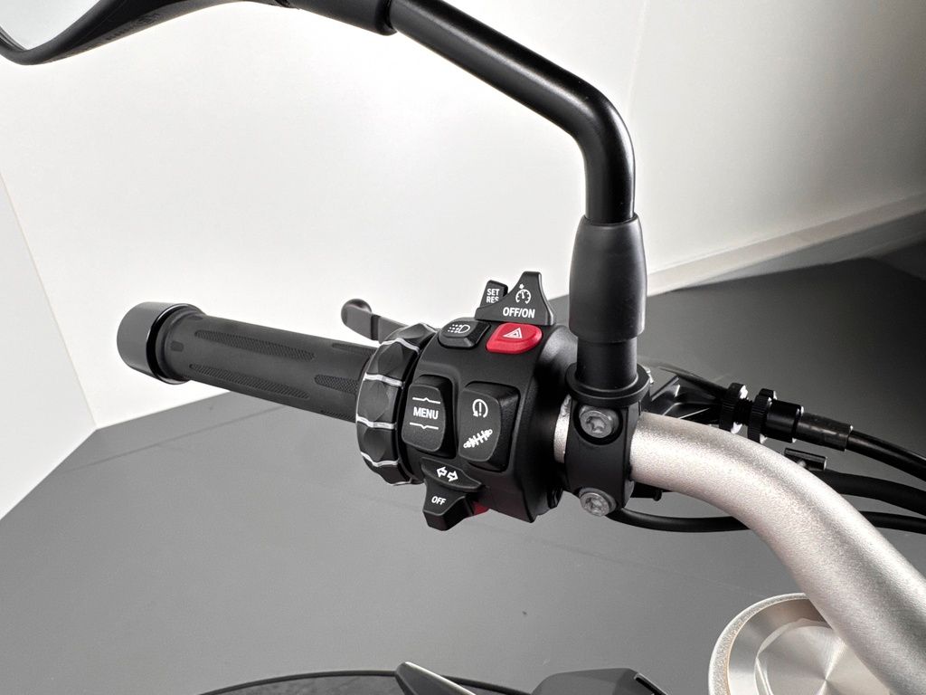 Fahrzeugabbildung BMW F900 R *NEUWERTIG *VOLL *1.HAND