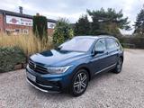 Volkswagen Tiguan 2.0 TDI 4x4 DSG Life *Nav,AHK,Pano,Kamer* - Volkswagen Gebrauchtwagen in Lüneburg