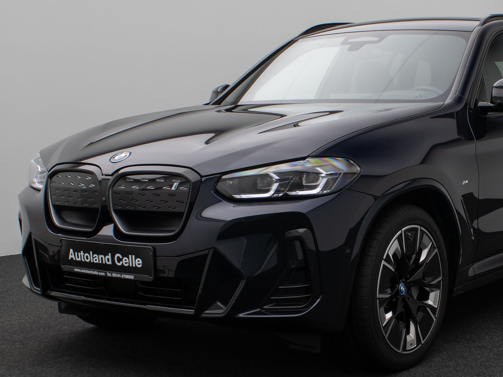 Fahrzeugabbildung BMW iX3 Impressive M Sport 360°HUD DAB H/K AHK Komfo