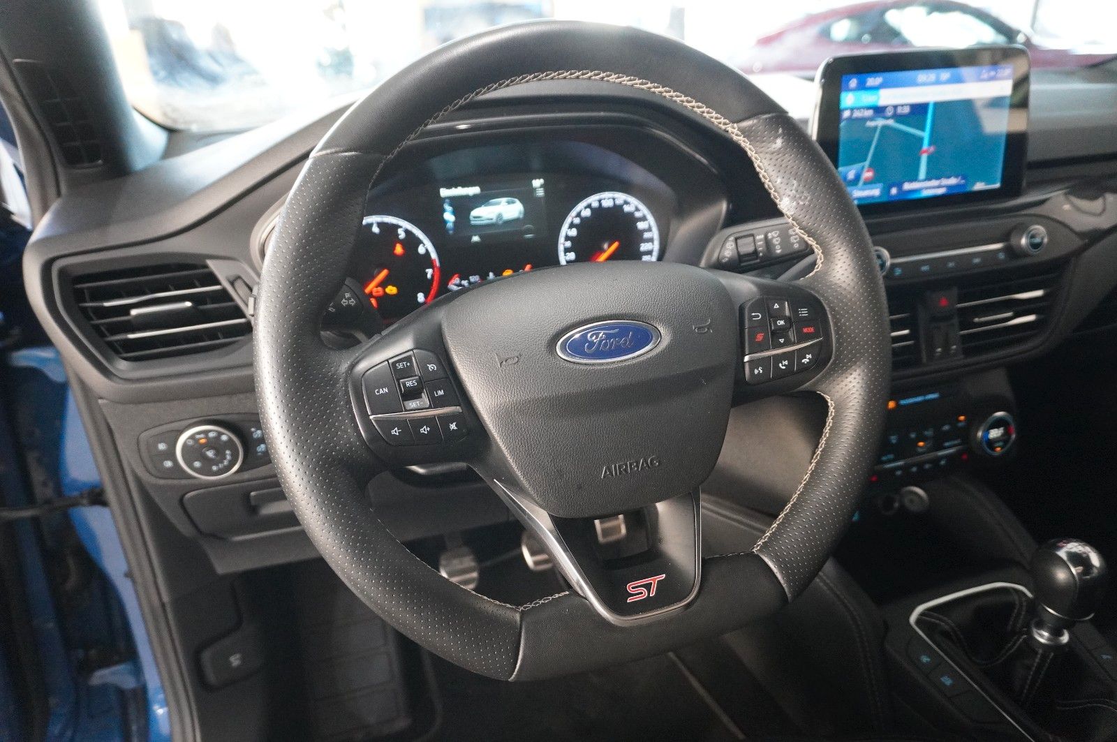 Fahrzeugabbildung Ford Focus Lim. ST 2.3 ECOBOOST NAVI/LED/SH/SPORT/B&O