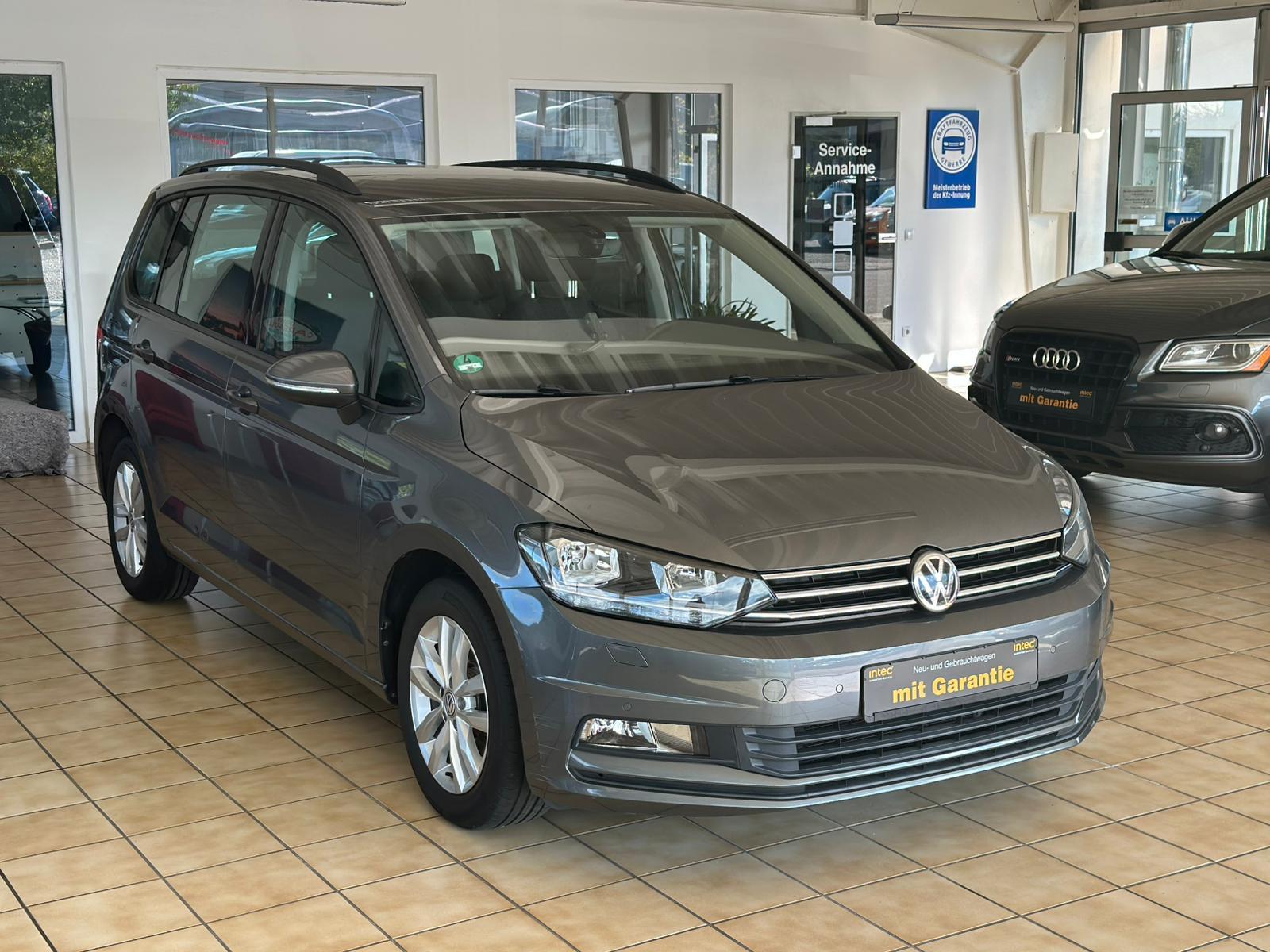 Volkswagen Touran 1.6 TDI  7.SITZER PDC TEMP SCHECKHEFTG