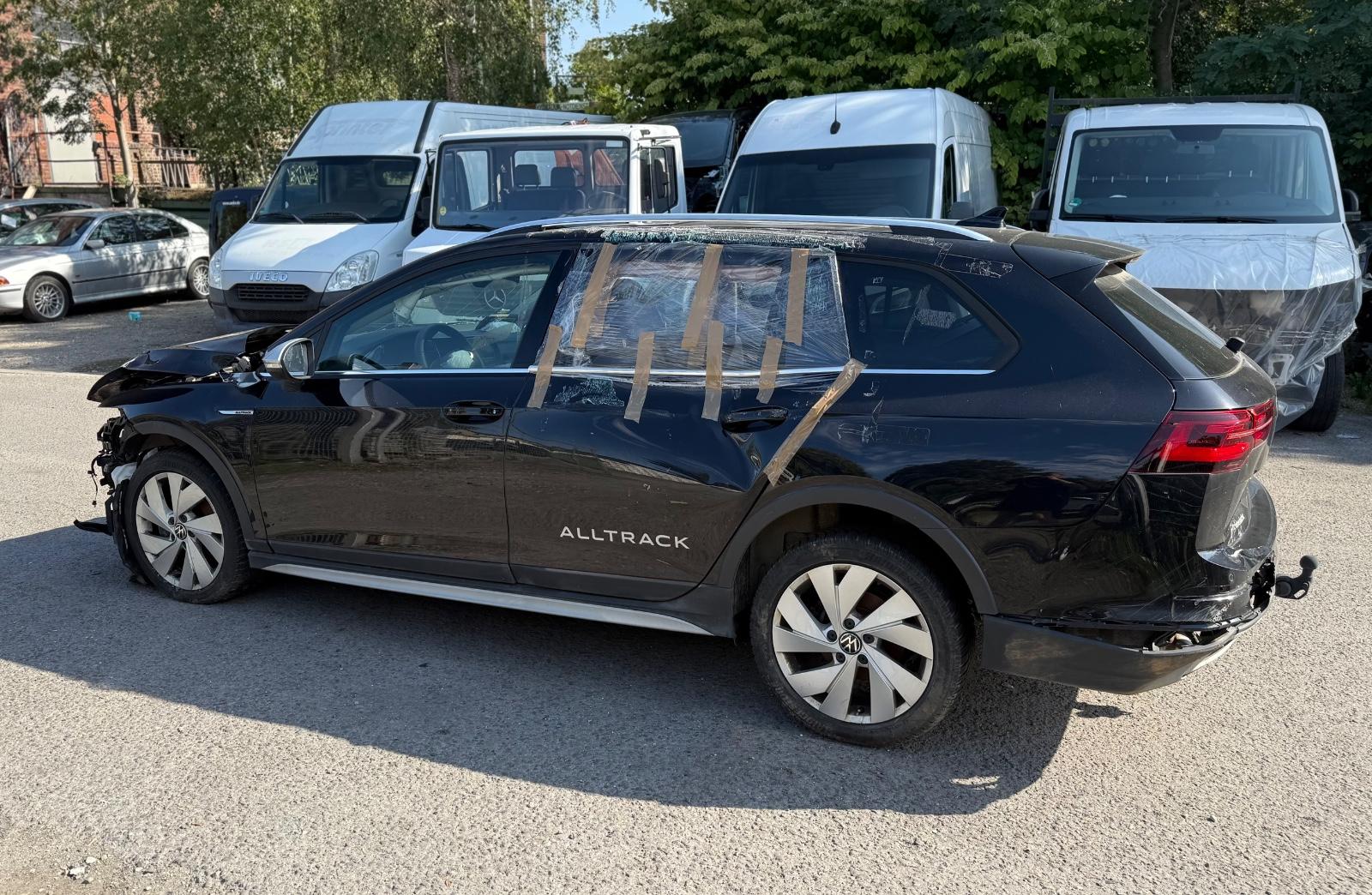 Volkswagen Golf 2.0 TDI DSG Alltrack 4Motion / Panorama /