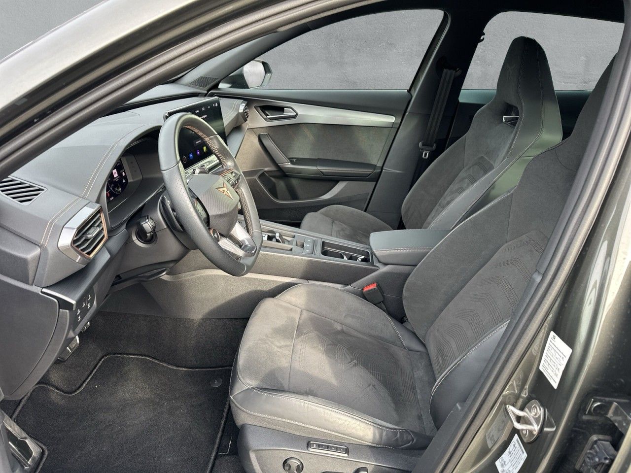 Fahrzeugabbildung CUPRA Formentor VZ Tribe Edition 2.0 TSI 4Drive DSG - mit KI generiert/bearbeitet