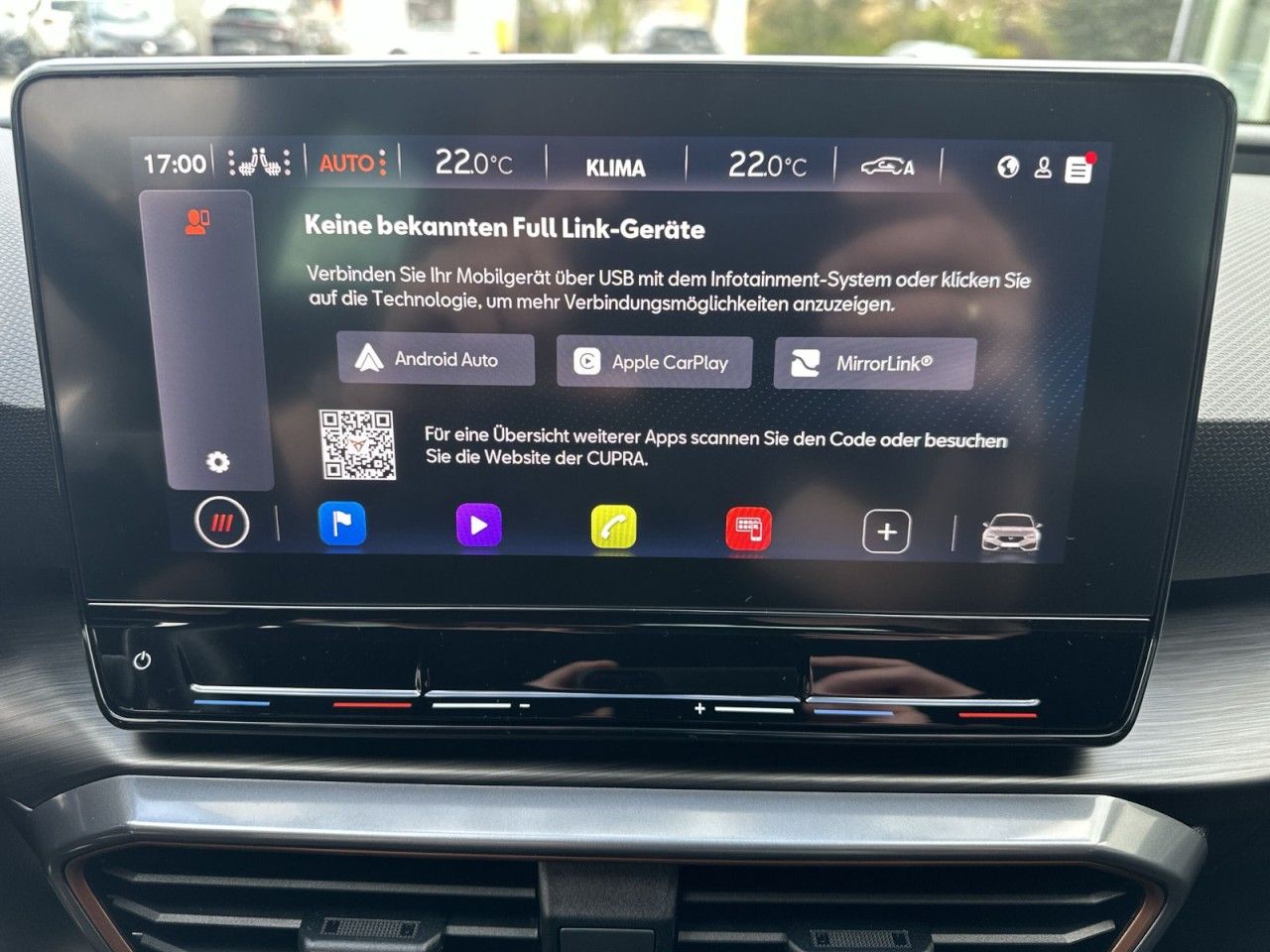 Fahrzeugabbildung CUPRA Leon 2.0 TSI 180 kW (245 PS) 7-Gang-DSG - mit KI generiert/bearbeitet