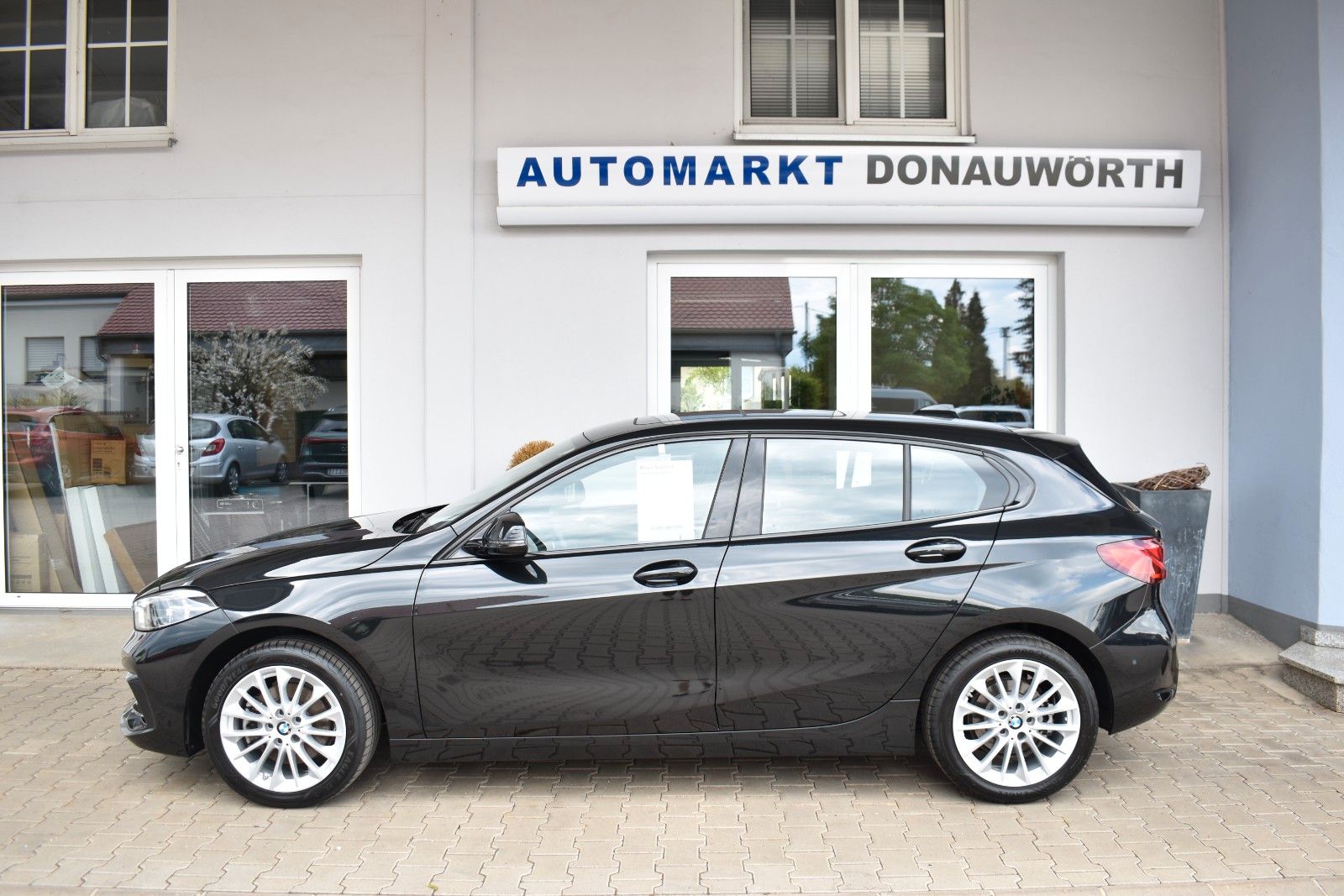 BMW 118d Aut. Sport Line Navi PanoDach Sitzhzg imagem 3