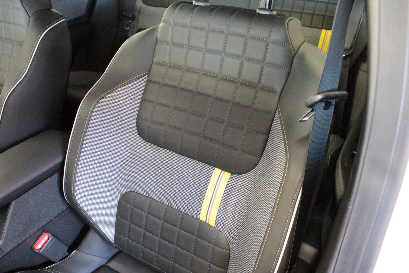 Fahrzeugabbildung Renault R 4 E-Tech 150 Comfort Range Iconic *Vollausst.*