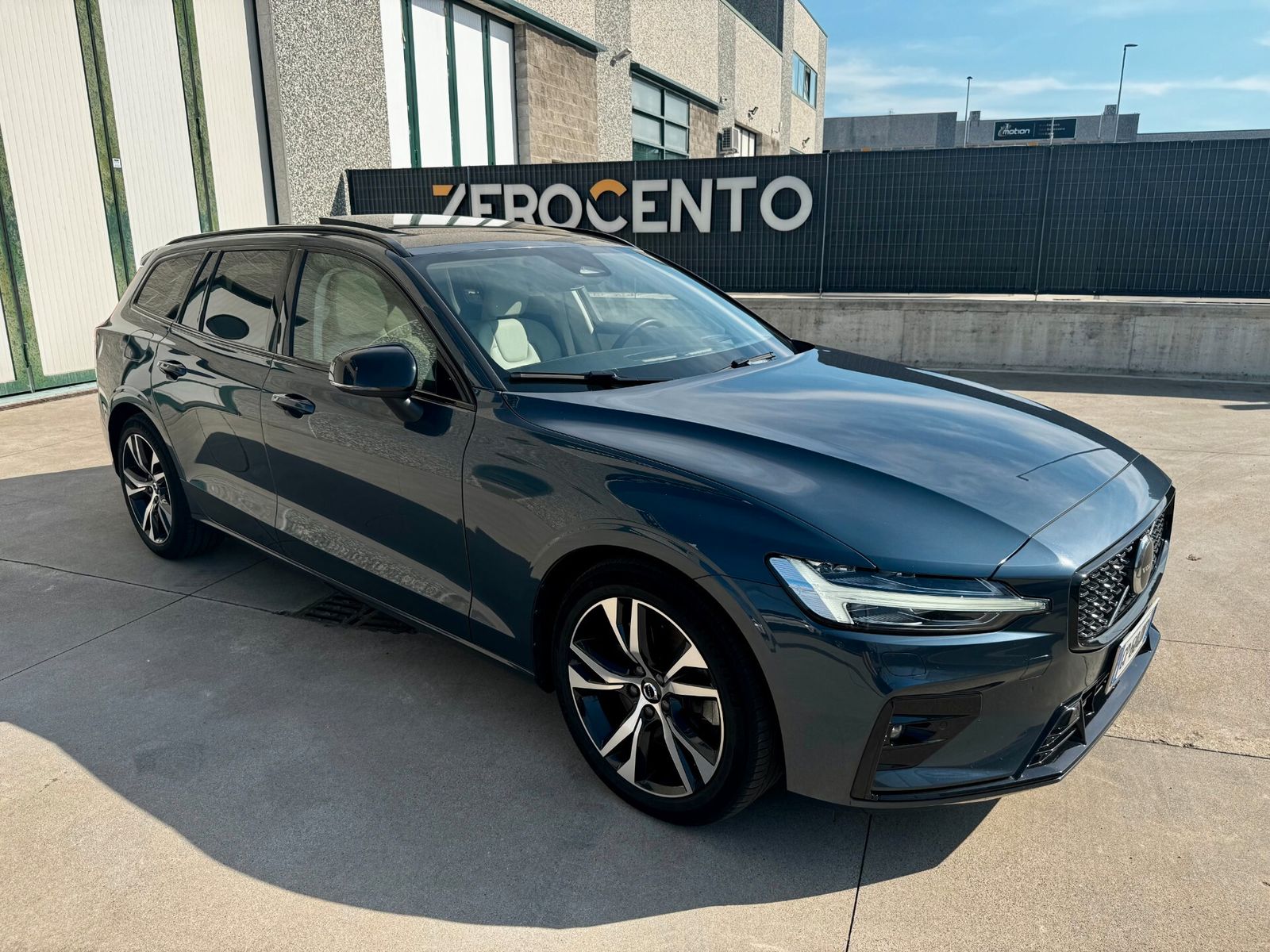 Other Volvo V60 2.0 B5 Ultimate Dark R Design 4x4 Mild imagem 3