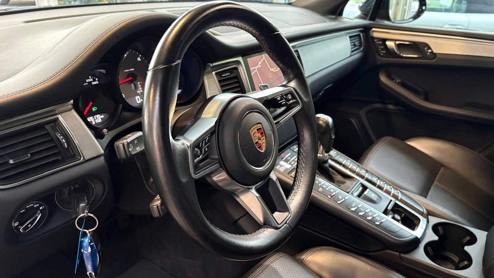 Fahrzeugabbildung Porsche Macan S Diesel/Panodach/21 Zoll Turbo/