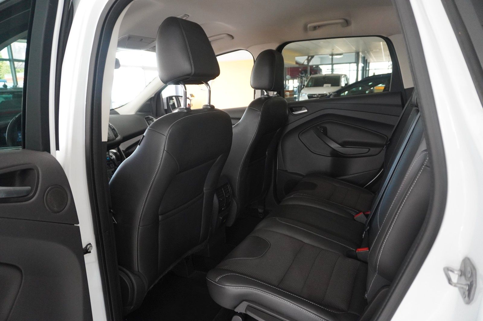 Fahrzeugabbildung Ford Kuga 2.0D INDIVIDUAL 4X4 NAVI/LED/KAMERA/SPORT