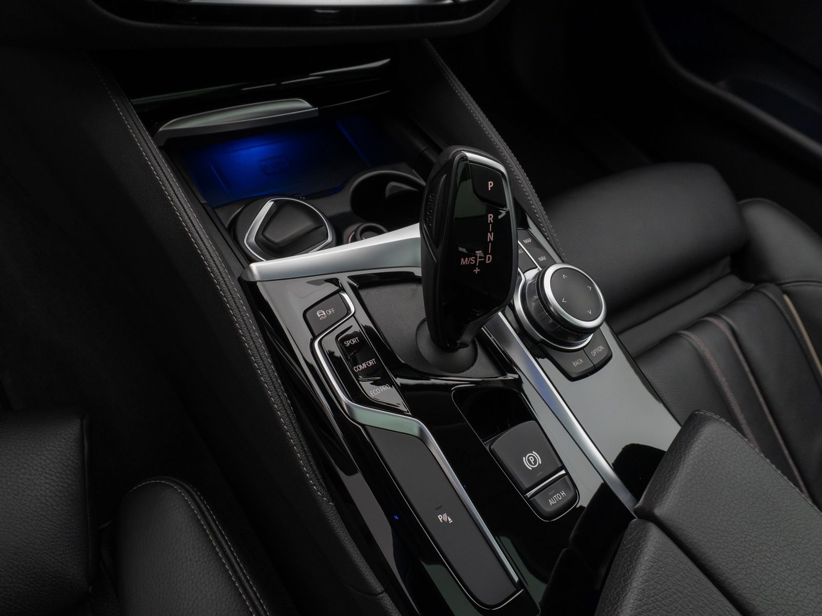 Fahrzeugabbildung BMW 520d Luxury Line Panorama Kamera HUD DAB HiFi