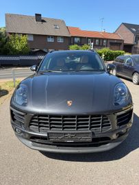 Porsche Macan - 1