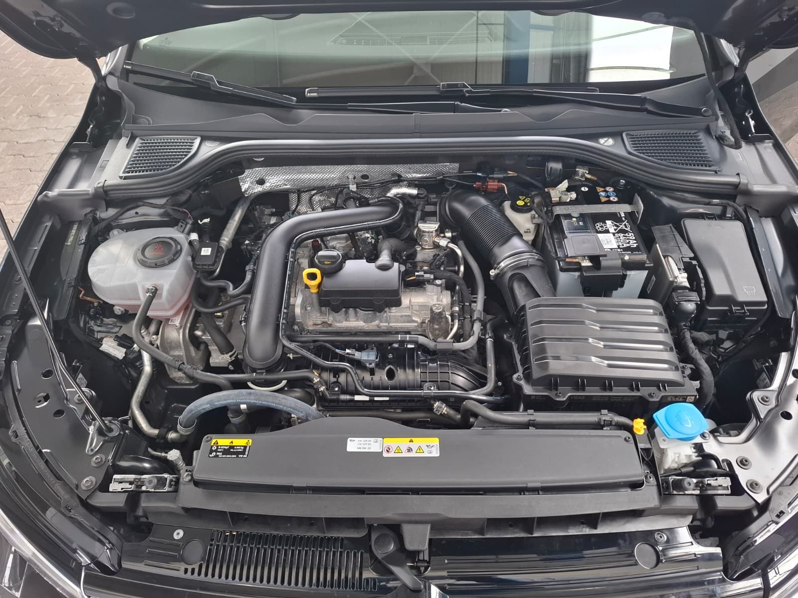 Fahrzeugabbildung Volkswagen Golf VIII Lim. Move 1,0 TSI +Kamera +Sitzheizung
