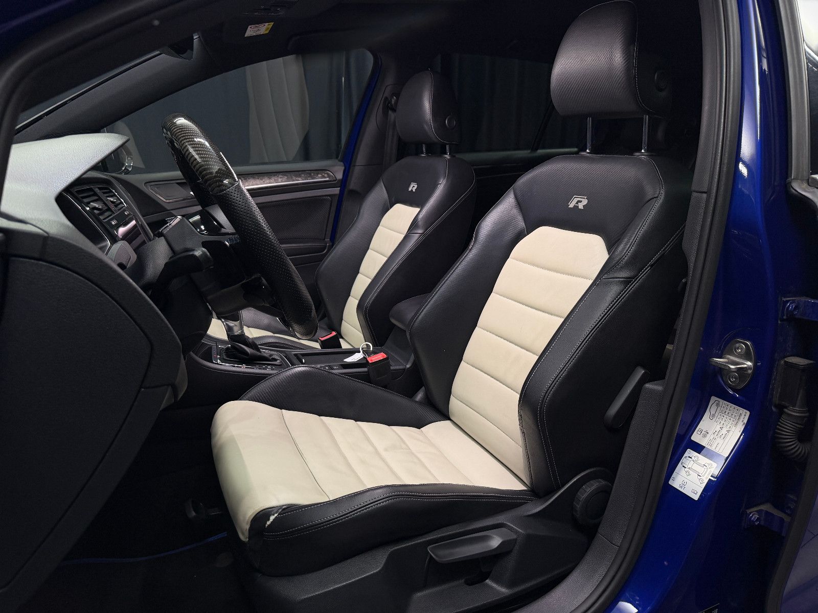 Fahrzeugabbildung Volkswagen Golf VII R 4Motion |REMUS|PANO|LEDER