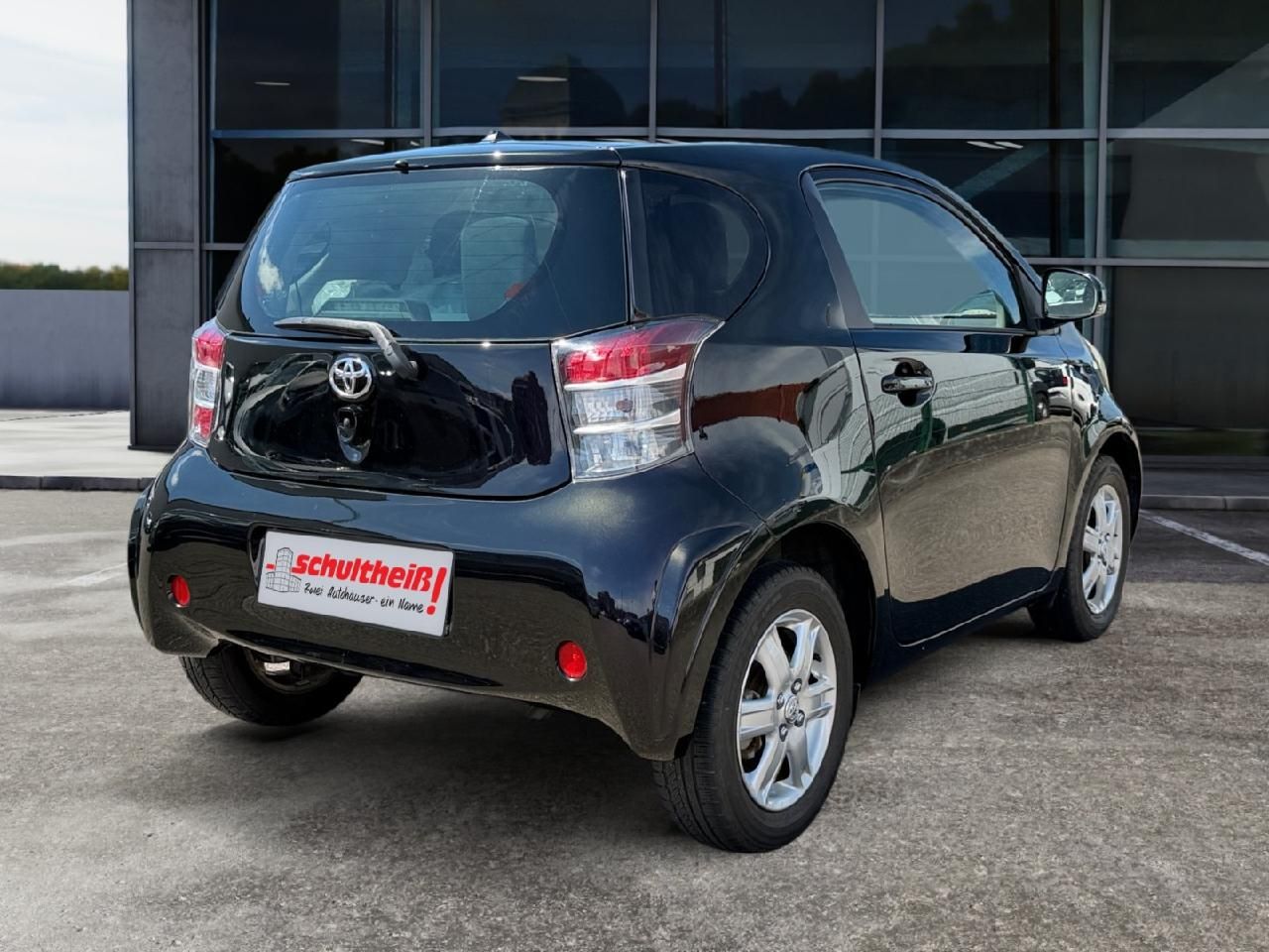 Fahrzeugabbildung Toyota iQ +