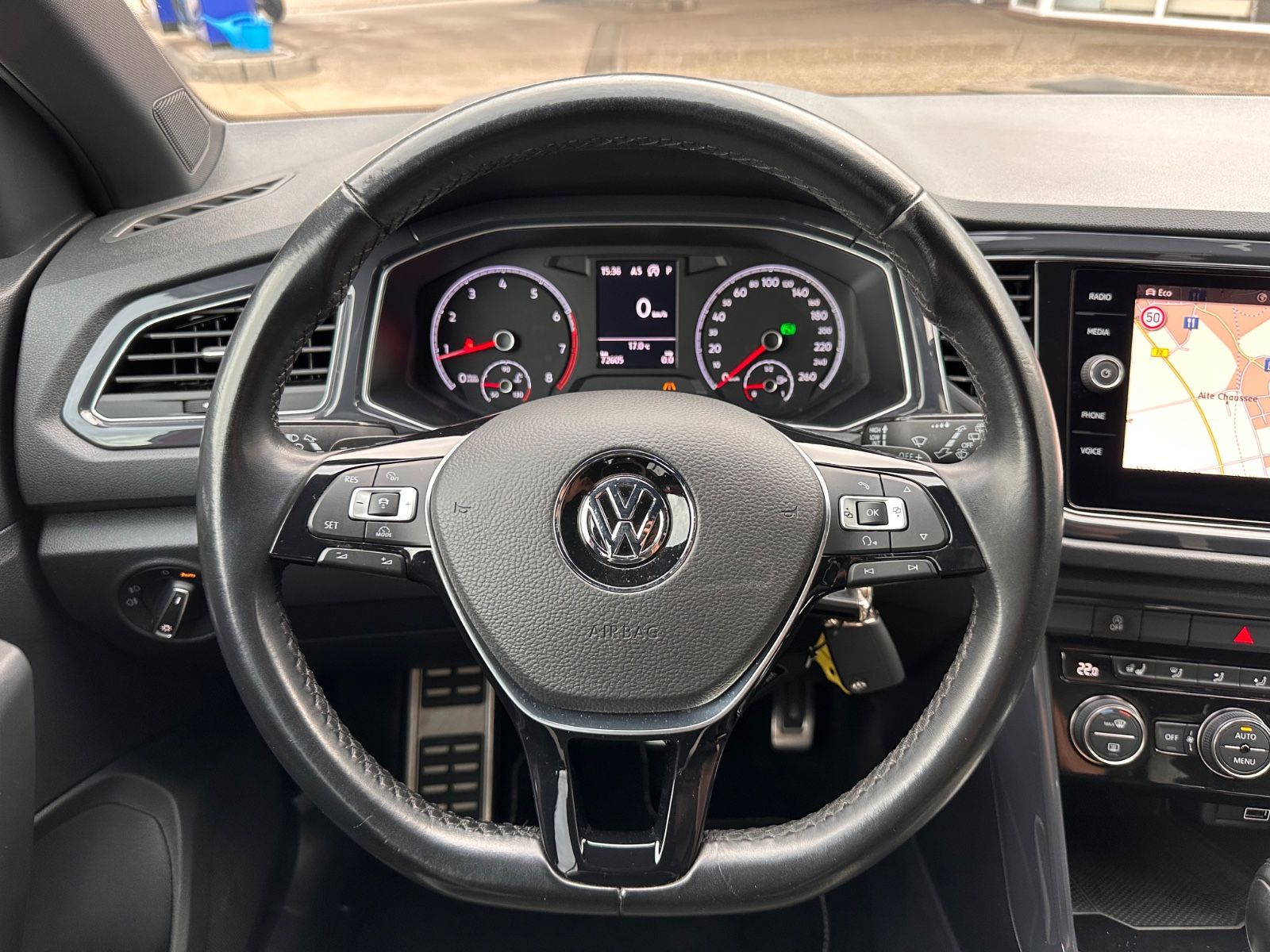 Fahrzeugabbildung Volkswagen T-Roc Sport 2.0 TSI 4Motion DSG LED/ACC/PDC/SHZ