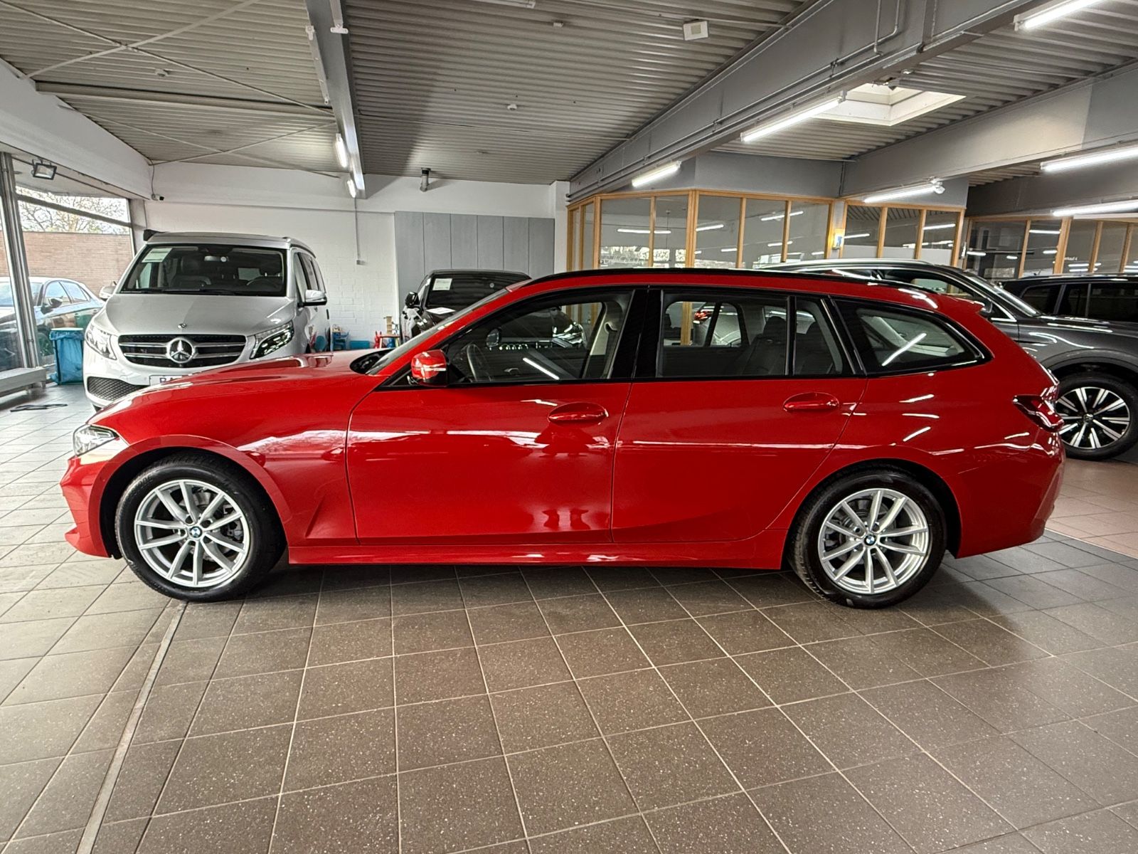 BMW 318 d Touring HuD+Standheizung+Key+Park+Sensatec foto 7