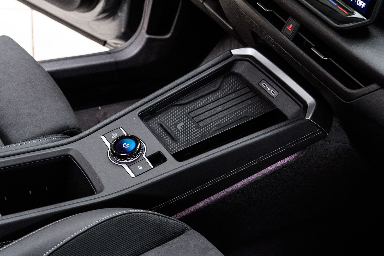 Fahrzeugabbildung Volkswagen T-Roc 1.5 eTSI Style el. Heckklappe+IQLight+Pano