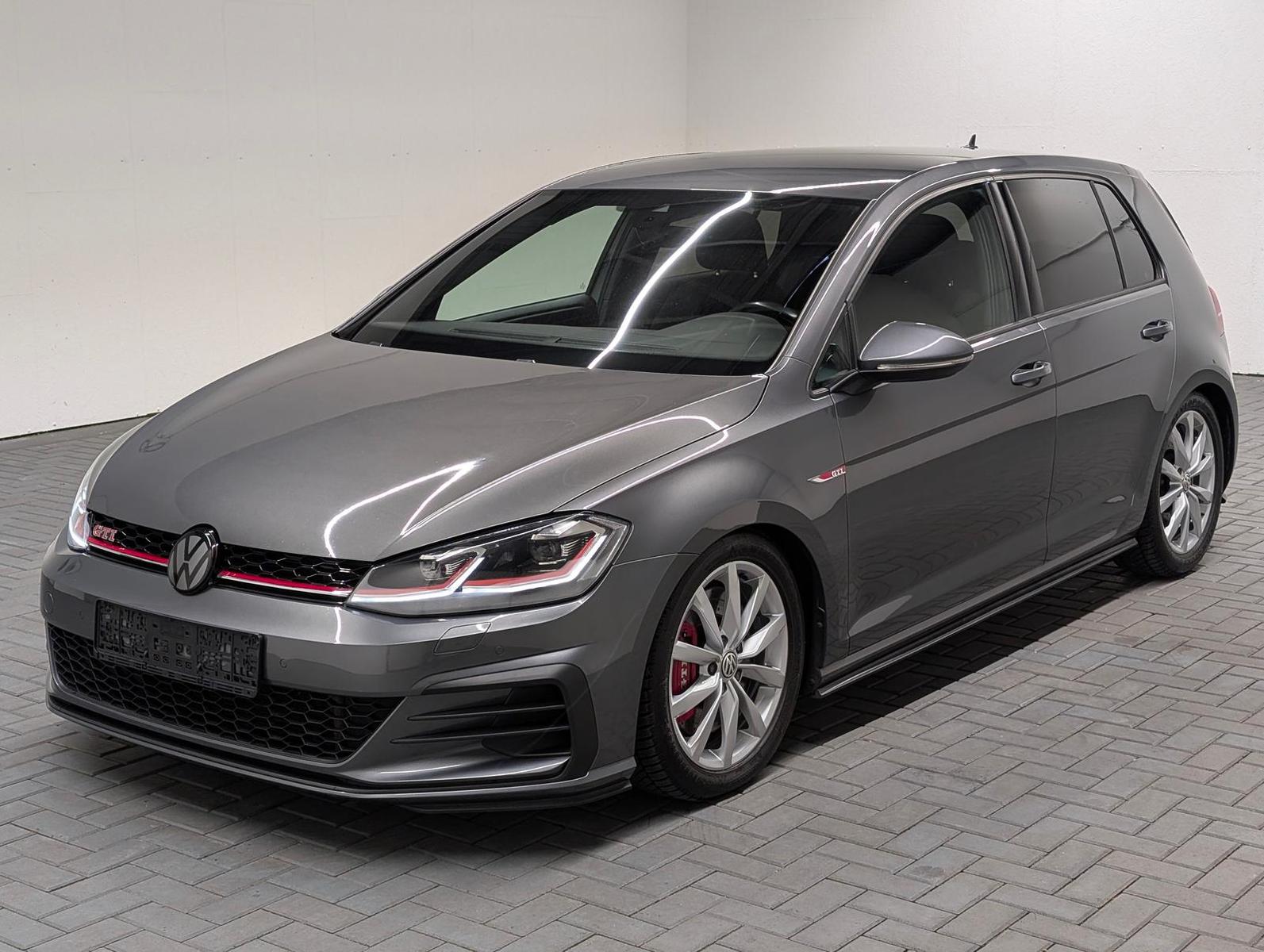 Volkswagen Golf GTI Perf. LED/Navi/SHZ/PDC/VirCo/ACC/17-LM