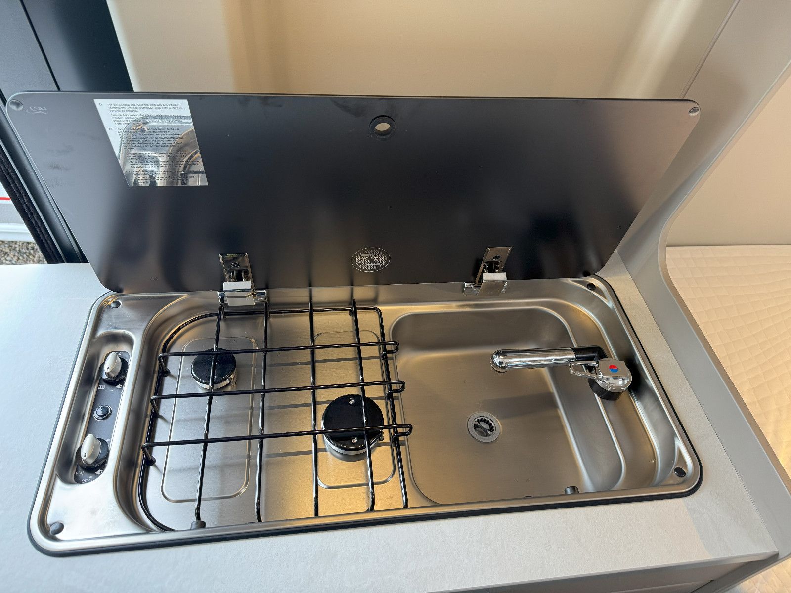 Fahrzeugabbildung Carado CV 600 Entry - 5.702€ Sparen!